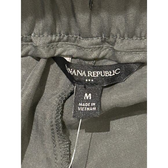 NWT Banana Republic Tencel Soft Olive Green Cargo Pants Women's size M - Picture 3 of 5